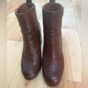 🟤 The Gap Brown Leather Block Heel Boots – Size 7 | Cognac Zipper |